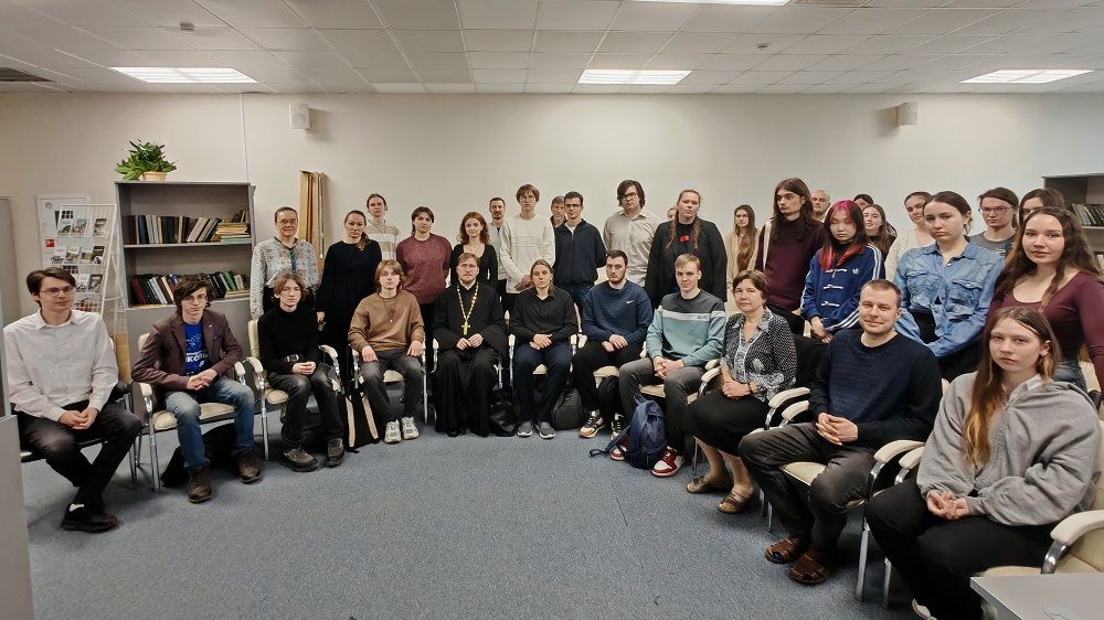 На кафедре теологии состоялся круглый стол «Духовное служение в условиях специальной военной операции»